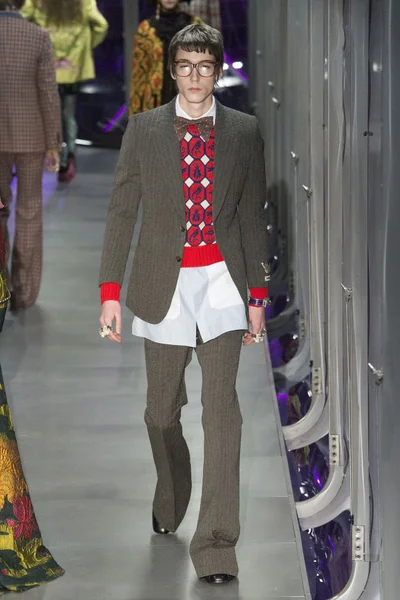 Look 14